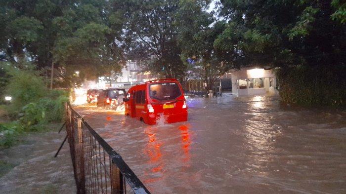 Banjir di Jalan Mutiara VII, Cipete Selatan, Cilandak, Jakarta Selatan, Selasa (4/10/2022).