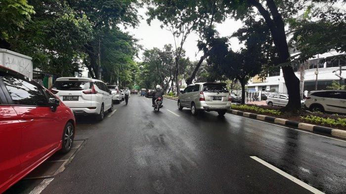 Banjir mulai surut di depan Pengadilan Negeri (PN) Jakarta Pusat, Jalan Bungur Besar, Kecamatan Kemayoran, pada Senin (8/2/2021) siang.