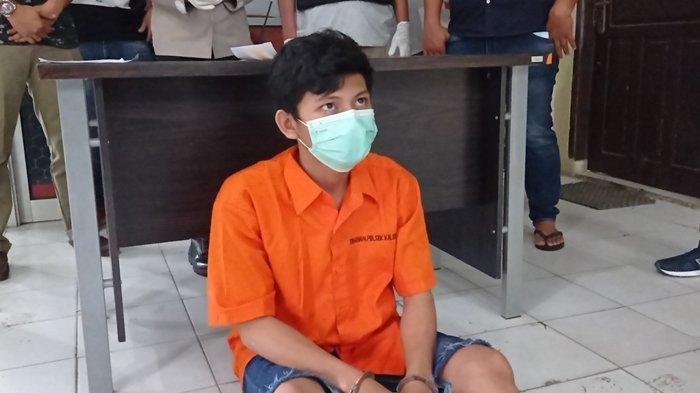 Bayu Siga Iswara (19) tersangka penusukan terhadap Mahasiswi Universitas Sriwijaya (Unsri) di Kayuagung, Sumatera Selatan (Sumsel) kini berada di Mapolsek Kalidoni Palembang, Jumat (28/5/2021)