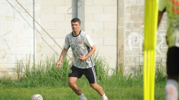 Bek Timnas Ceko rekrutan anyar Persija Jakarta, Ondrej Kudela, menjalani latihan perdana bersama tim di lapangan latihan Nirwana Park, Bojongsari, Depok, Jawa Barat, Kamis (24/6/2022) pagi.