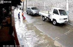 Terekam CCTV, Bocah Dilindas Mobil di Kembangan Saat Sedang Jalan