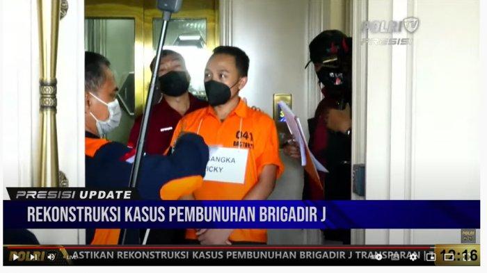 Belakang Bripka RR merupakan sebuah lift mewah di rumah pribadi Ferdy Sambo.