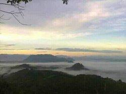 Menikmati Sensasi Negeri di Atas Awan Versi Balangan