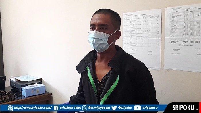 AP, tersangka kasus pembunuhan yang kini diamankan petugas Polsek IB II Palembang
