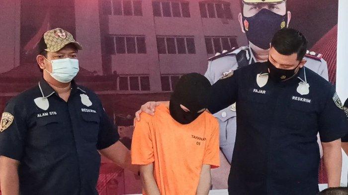 DF (27), muncikari yang jual anak kelas 5 SD lewat Michat untuk dijadikan pekerja seks komersial.