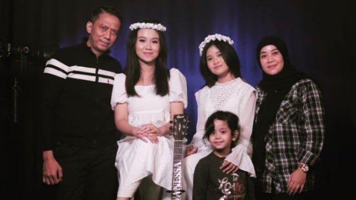 Doddy Sudrajat, Mayang, Chika, dan Poppy Sudrajat.