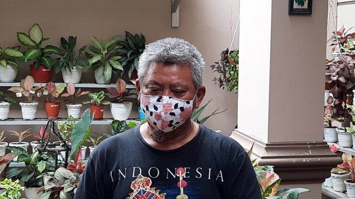 Dodi Sutriadi ayah korban saat dijumpai di kediamannya, di Jalan Mawar, Perumahan Harapan Indah, Kecamatan Medan Satria, Kota Bekasi.