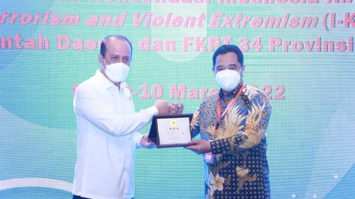 Dirjen Politik dan Pemerintahan Umum Dr. Drs. Bahtiar, M.Si. mewakili Bapak Menteri Dalam Negeri pada kegiatan Sosialisasi Peraturan Presiden Nomor 7 Tahun 2021 tentang RAN PE dan Konsolidasi Indonesia Knowledge Hub on Counter Terrorism and Violent Extremism