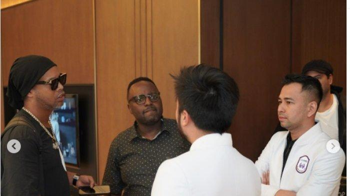 Dua pemilik RANS Nusantara, Raffi Ahmad dan Rudy Salim saat bertemu dengan Ronaldinho.