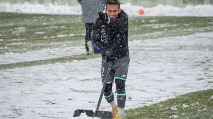 Egy Maulana Vikri pernah mendapat tugas unik membersihkan salju dari lapangan saat di Lechia Gdansk.