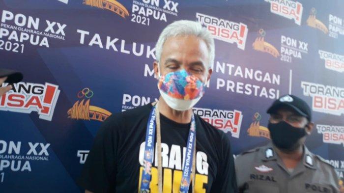 Gubernur Jawa Tengah, Ganjar Pranowo saat hadir di GOR Politeknik Penerbangan, Kota Jayapura, Minggu (3/10/2021) untuk memberikan dukungan langsung ke atlet Jawa Tengah di PON Papua.