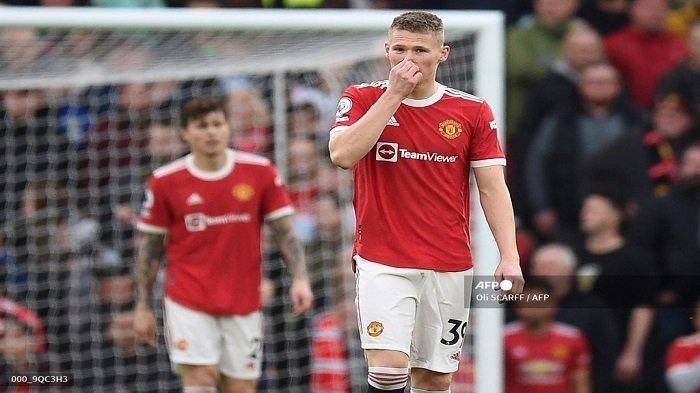 Gelandang Manchester United Skotlandia Scott McTominay bereaksi terhadap kebobolan gol pembuka pertandingan sepak bola Liga Premier Inggris antara Manchester United dan Liverpool di Old Trafford di Manchester, barat laut Inggris, pada 24 Oktober 2021.