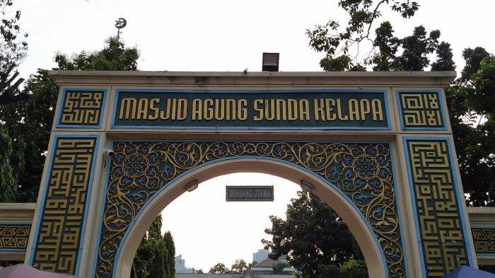 Gerbang utama Masjid Agung Sunda Kelapa, di Jalan Taman Sunda Kelapa, Jakarta Pusat, Selasa (7/5/2019).