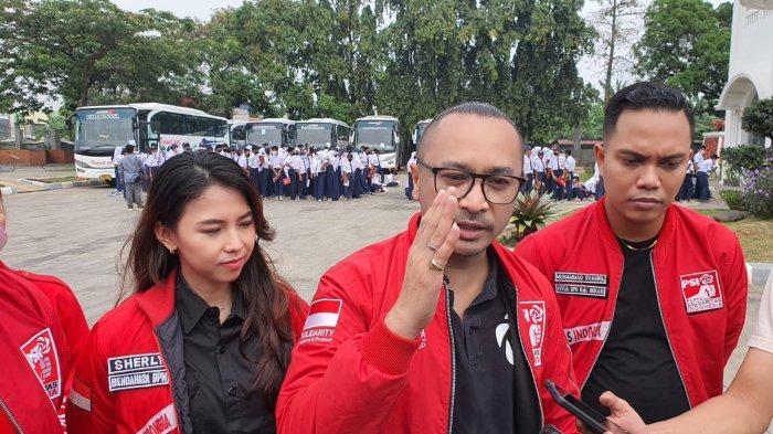 Ketua Umum PSI Giring Ganesha saat menyambangi Museum Bekasi Gedung Juang Tambun, Kabupaten Bekasi, Jumat (23/9/2022).
