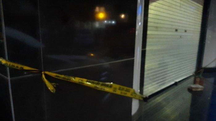 Tempat hiburan Golden Blue Karaoke di ruko Grand Wijaya, Kebayoran Baru, Jakarta Selatan, Jumat (10/9/2021). Tempat karaoke itu digerebek polisi pada Kamis (9/9/2021) karena melanggar prokes.