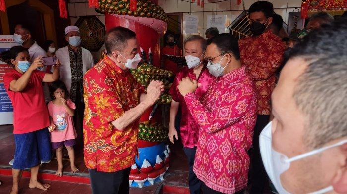 Gubernur DKI Jakarta, Anies Baswedan menyambangi vihara di Palmerah, Kelurahan Gelora, Jakarta Pusat pada Selasa (1/2/2022).