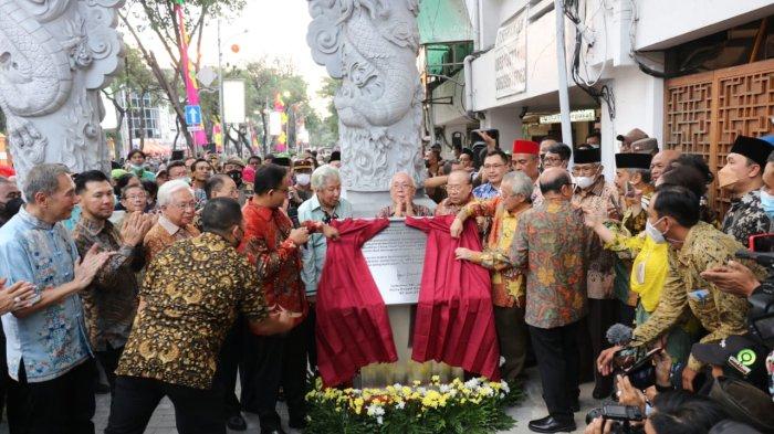 Gubernur DKI Jakarta Anies Baswedan meresmikan Gapura Chinatown Jakarta di kawasan Glodok Pancoran, Jakarta Barat, Kamis (29/6/2022).