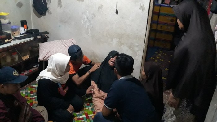Ibunda Haringga syok atas kematian yang menimpa anaknya.