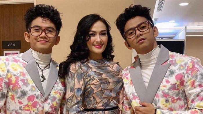 Ridho DA, Rizky DA, dan Iis Dahlia.