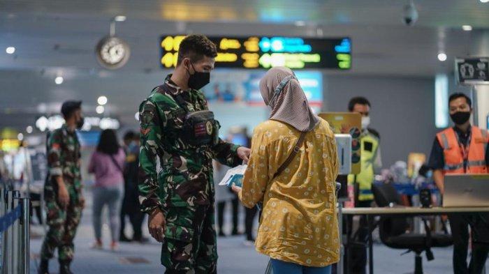 PT Angkasa Pura II membuka posko Natal dan Tahun Baru 2022 di Bandara Soekarno-Hatta, Senin (20/12/2021).