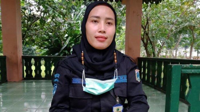 Irma Alusi, Petugas Pengamanan Dalam (Pamdal) TPU Srengseng Sawah, Jagakarsa, Jakarta Selatan