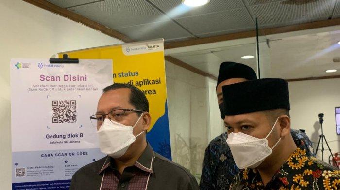 Wakil Ketua Fraksi PKS, Ismail (kiri) di Balai Kota DKI, Jumat (7/1/2022).