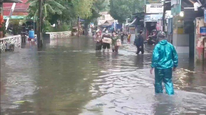 Jalan Kemang Utara IX, Mampang Prapatan, Jakarta Selatan, terendam banjir pada Jumat (2/10/2020).