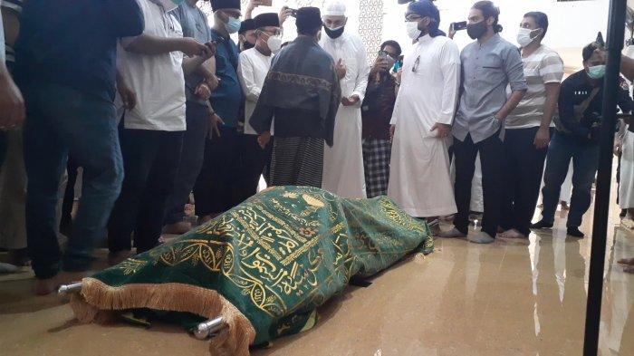 Jenazah Syekh Ali Jaber di Ponpes Daarul Qur'an, Cipondoh, Tangerang, Kamis (14/1/2021).