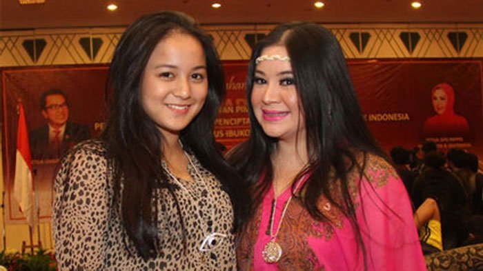 Juwita Bahar dan Annisa Bahar