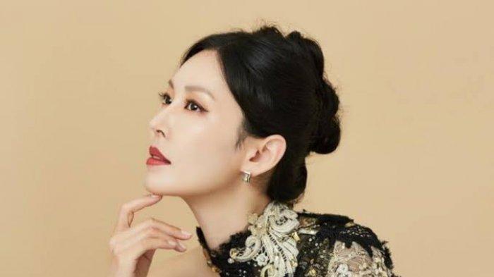 Karakter Cheon Seo Jin yang diperankan Kim So Yeon di Drama Korea Penthouse.