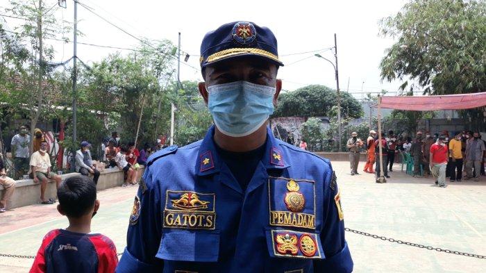 Kasi Ops Sudin Penanggulangan Kebakaran dan Penyelamatan Jakarta Timur, Gatot Sulaeman saat memberi keterangan terkait penanganan banjir di Makasar, Senin (4/10/2021).