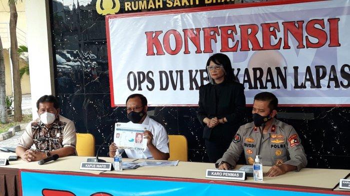 Kepala Inafis Polri Brigjen Mashudi saat menunujukkan hasil identifikasi sidik jari jenazah narapidana Lapas Kelas 1 Tangerang, di RS Polri Kramat Jati, Jakarta Timur, Jumat (10/9/2021).