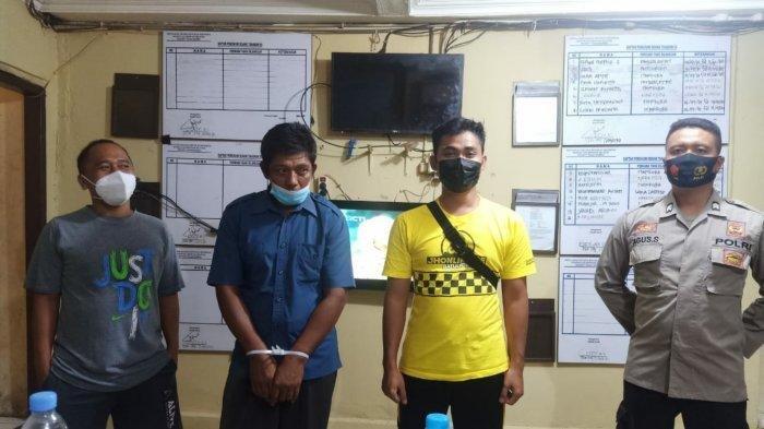 Tersangka pembunuhan baju biru saat diamankan polisi