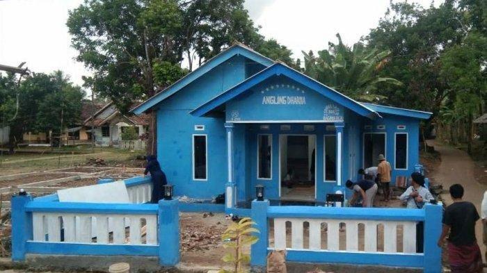 Rumah warga Mandalawangi, Kabupaten Pandeglang yang dibangun oleh Baginda Sultan Kerajaan Angling Dharma