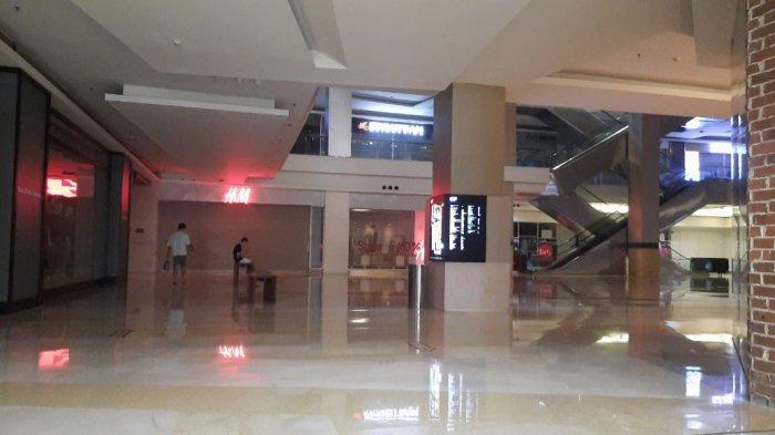 Suasana Mal Kota Kasablanka, Jakarta Selatan, Sabtu (3/7/2021). Meski beberapa gerainya ditutup dari kunjungan publik, namun Mal Kota Kasablanka masih melayani beberapa sektor esensial dan kritikal yang termaksud dalam pengaturan PPKM Darurat.