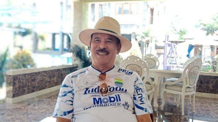 Komisaris PT Persib Bandung Bermartabat (PT PBB) Umuh Muchtar saat diwawancarai TribunJabar.id di kediamannya di Tanjungsari, Sumedang, Selasa (8/3/2022).