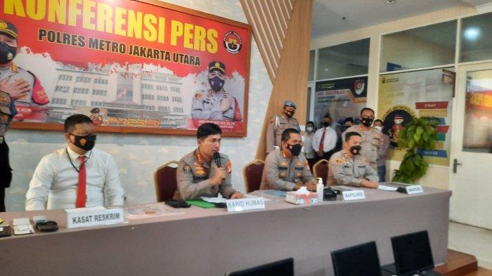 Konferensi pers Kabid Humas Polda Metro Jaya Kombes Pol Endra Zulpan terkait kasus pinjol ilegal di Polres Metro Jakarta Utara, Senin (31/1/2022).