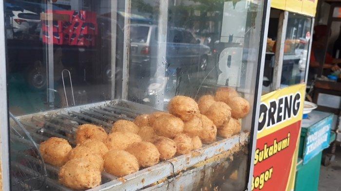Menjelajahi kuliner kaki lima di Jalan Surya Kencana Bogor, ada banyak kuliner enak yang bisa dicoba.