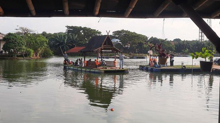 Suasana objek wisata situ Rawa Gede di Kota Bekasi saat libur lebaran 2022.