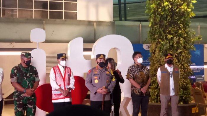 H-1 Natal 2021, Kapolri Listyo Sigit Prabowo, mengecek langsung area kedatangan internasional Terminal 3 Bandara Soekarno-Hatta,