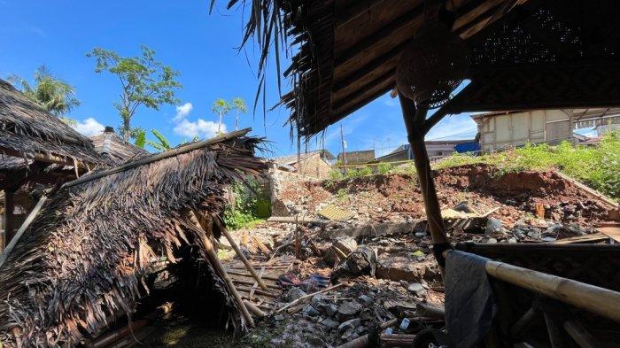 Kondisi lokasi longsor maut di Rumah Makan Saung Tiga, Sawangan, Kota Depok, pada Jumat (3/6/2022) pagi.