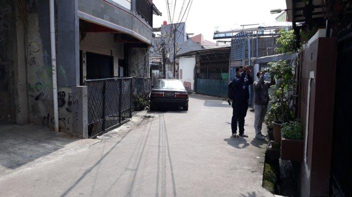 Lokasi A dibakar tiga pelaku di jalan lingkungan, Kecamatan Pasar Rebo, Jakarta Timur, Rabu (28/3/2022).