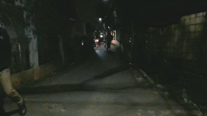 Lokasi kejadian pelecehan seksual bermodus begal payudara yang menimpa korban MN (28) di Gang Joky di Kelurahan Bambu Apus, Cipayung, Jakarta Timur, Rabu (13/10/2021).