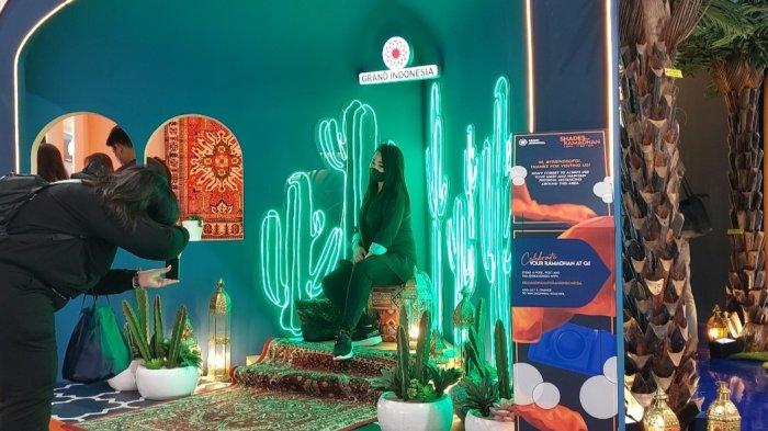Luminous Tunnel, spot foto instagramable spesial Ramadan di Grand Indonesia.