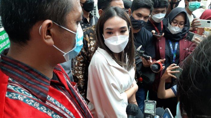 Gisella Anastasia alias Gisel memenuhi panggilan Pengadilan Negeri (PN) Jakarta Selatan untuk menjadi saksi dalam sidang kasus penyebaran video syur dengan terdakwa PP dan MN, Selasa (23/3/2021).