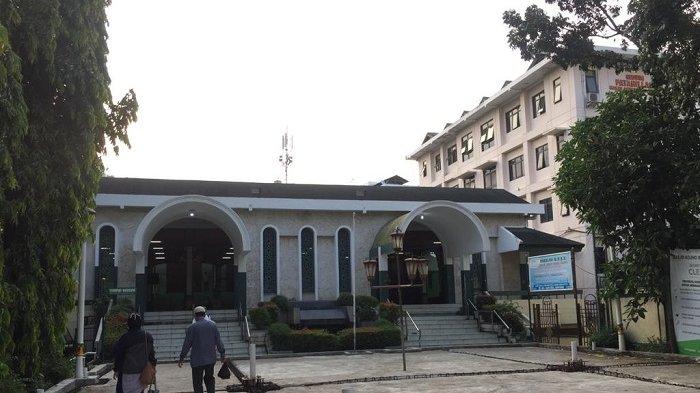 Masjid Agung Sunda Kelapa, Jakarta Pusat. Terletak di pusat kota, masjid ini bisa jadi referensi tempat wisata religi yang cukup mudah ditemui.