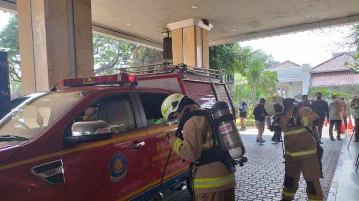 Suasana simulasi penanggulangan bencana kebakaran dan bencana alam di lingkungan komplek Balai Kota DKI Jakarta, Jakarta Pusat, Kamis (15/9/2022).