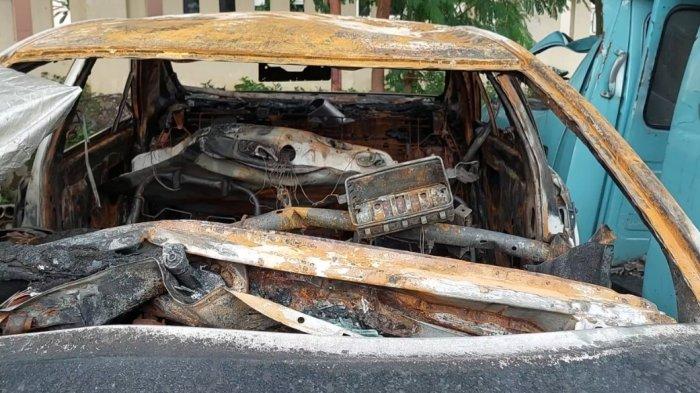 Begini penampakan mobil sedan terbakar yang menewaskan anak Gubernur Kalimantan Utara, AKP Novandi Arya Kharisma.
