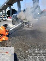 Mobil Pegawai Setjen DPR Terbakar di Tol Dalam Kota, Kerugian Mencapai Rp 200 Juta