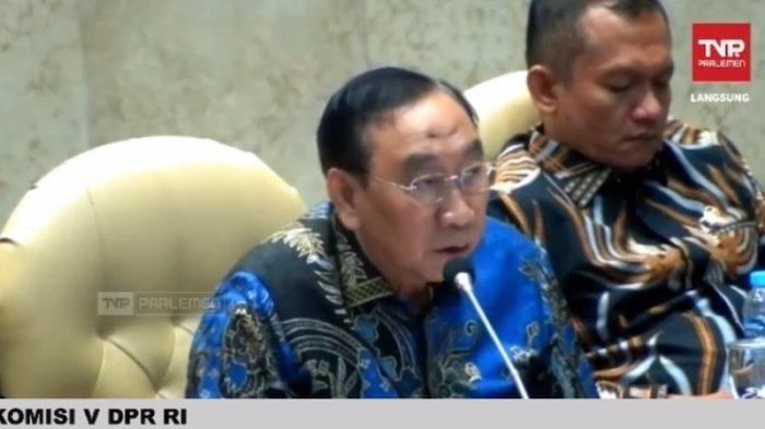 Anggota Komisi V DPR RI Tamanuri dalam Rapat Dengar Pendapat dengan Kepala Badan Meteorologi, Klimatologi dan Geofisika (BMKG) Dwikorita Karnawati di Kompleks Parlemen Senayan, Jakarta, Senin (21/3/2022).